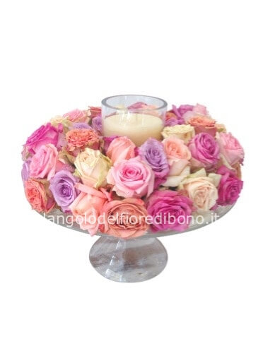 Centrotavola basso di rose e candela