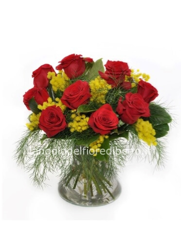 Bouquet di 5 rose rosse e mimosa