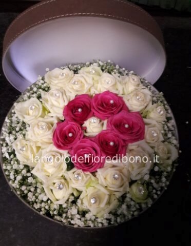 "FLOWER BOX " Con rose fresche